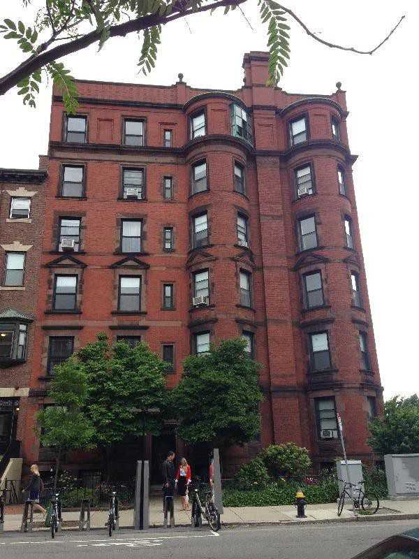 504 Beacon Street #4 - Photo 3 of 4