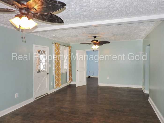 16514 Oakley Dr - Photo 2 of 15