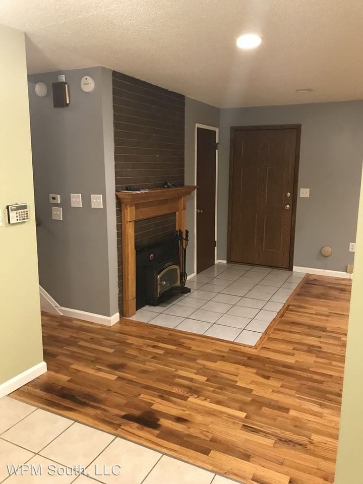 21857 12th Ave S - Photo 2 of 14