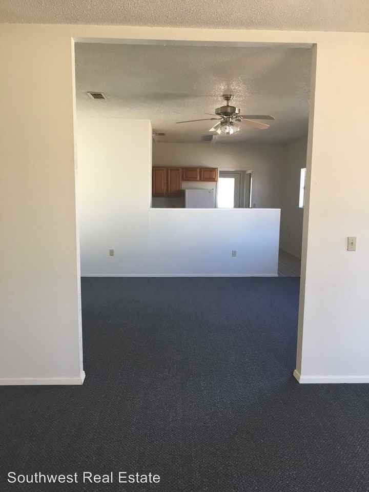 510 N Garwood St - Photo 3 of 10