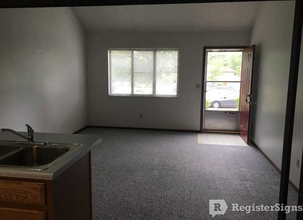 808 Village Dr - Photo 2 of 8