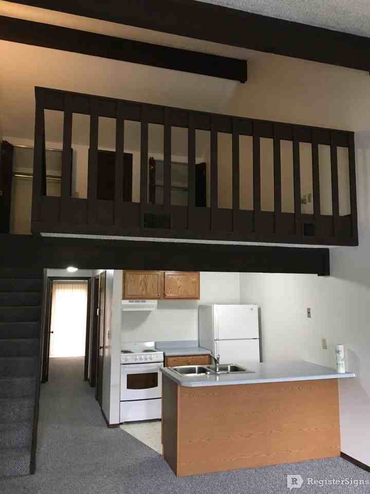 808 Village Dr - Photo 3 of 8