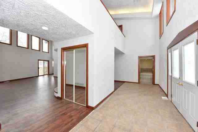 39025 N Holdridge Ave - Photo 2 of 34