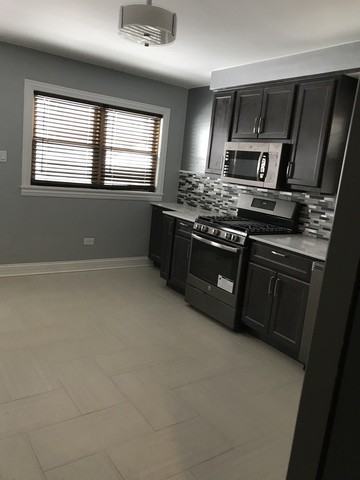 5029 S Artesian Ave - Photo 2 of 14