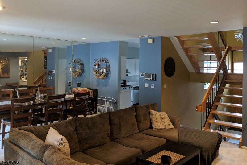 9 Andrea Dr - Photo 3 of 10