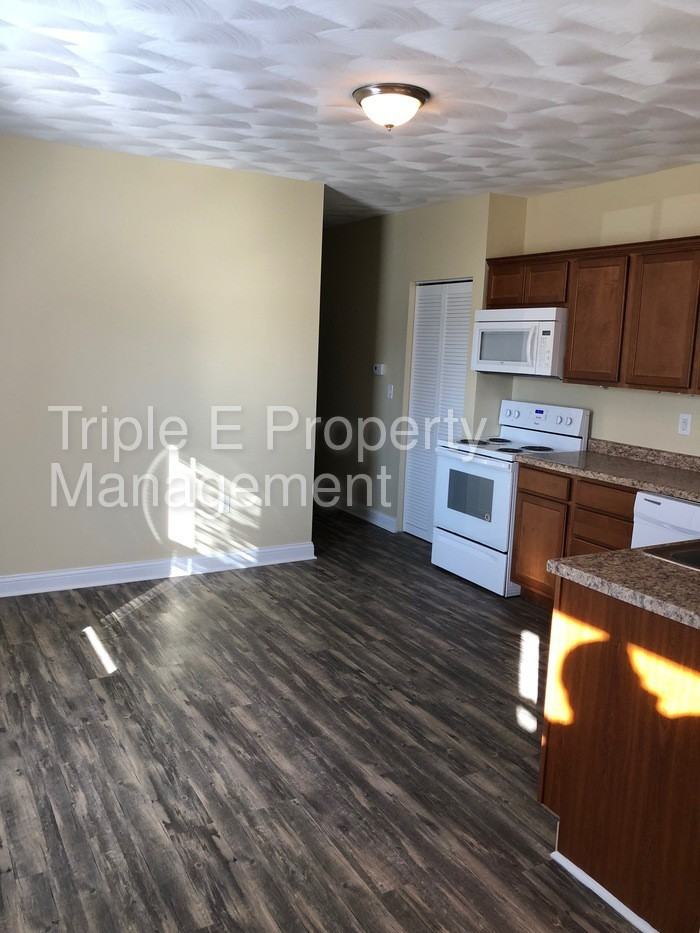 126 S 8th Ave - Photo 3 of 8