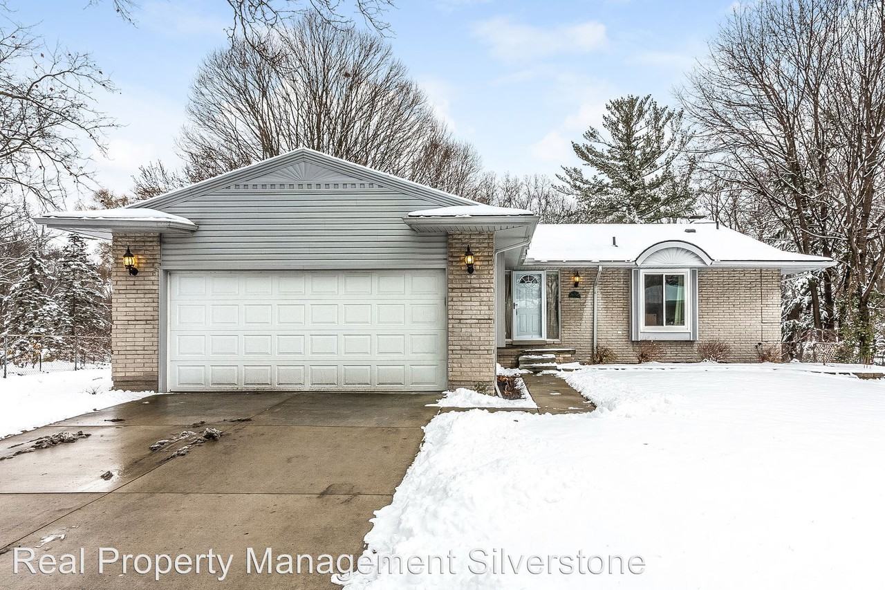 16527 Riverside Dr - Photo 2 of 42