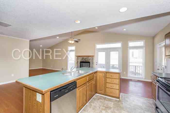 1221 Kalon Dr - Photo 3 of 11