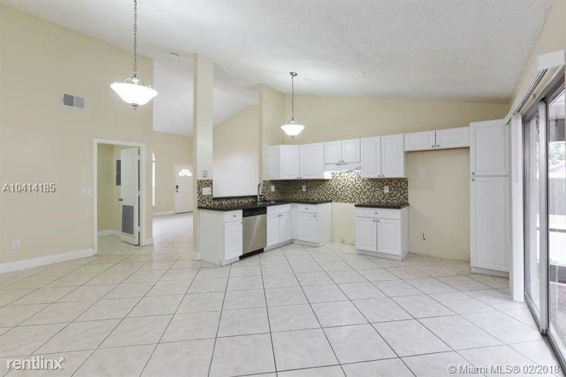 8680 SW 14th Ct #8670 - Photo 3 of 12