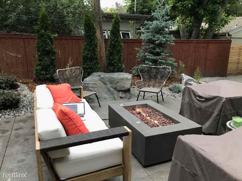 2255 Mariposa Ave - Photo 2 of 29