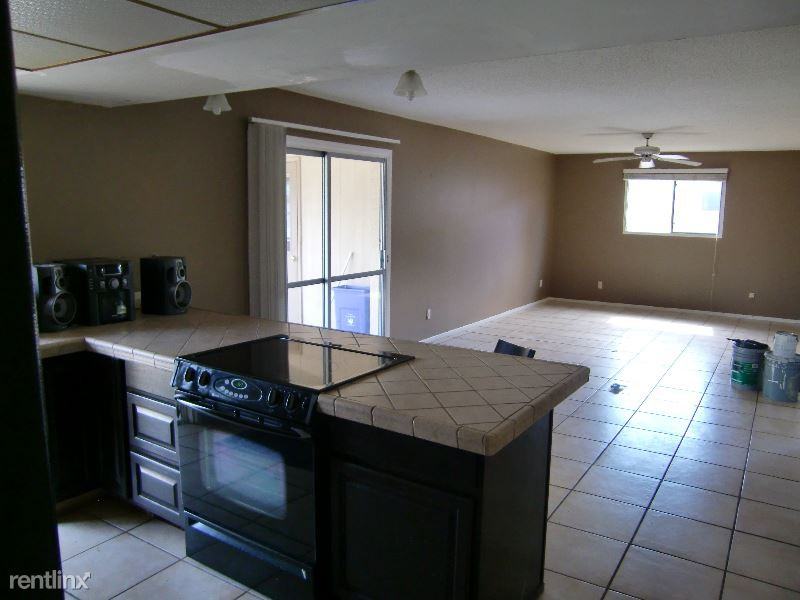 921 E Campus Dr - Photo 2 of 12