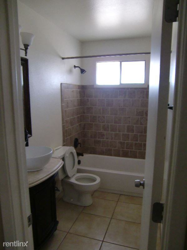 921 E Campus Dr - Photo 3 of 12
