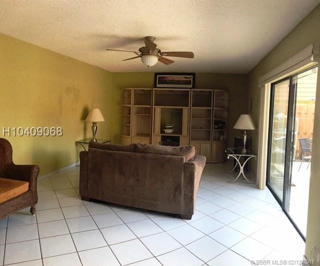 2563 Lakeview Court - Photo 3 of 7