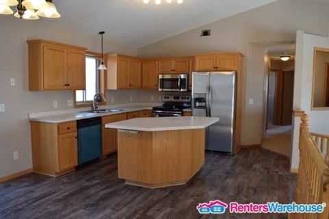 3166 Kalenda Ave NE - Photo 3 of 19