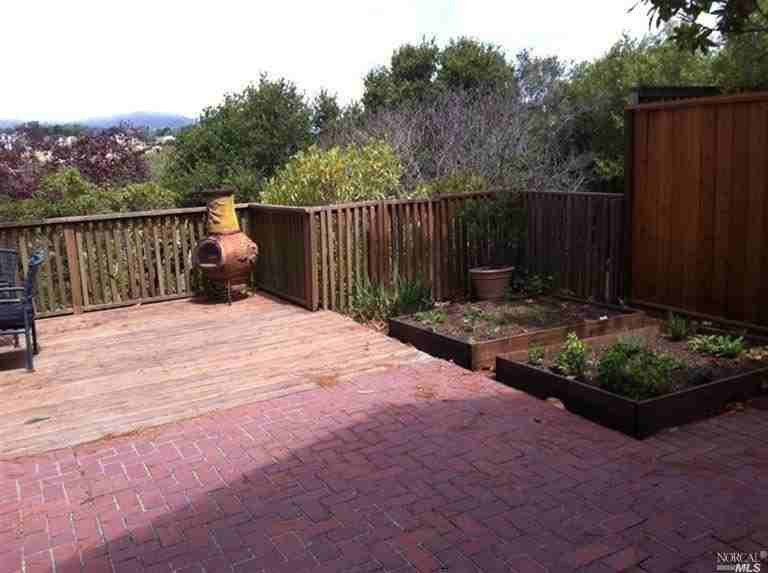 73 Milland Dr - Photo 3 of 9