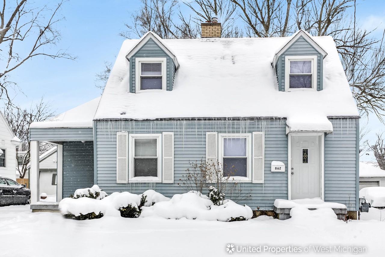 862 Hazen St SE - Photo 2 of 21