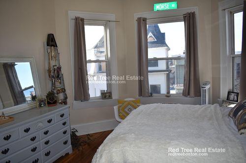 378 Meridian St - Photo 3 of 6