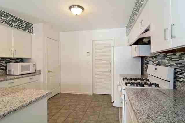1488 Club Dr #4 - Photo 3 of 11