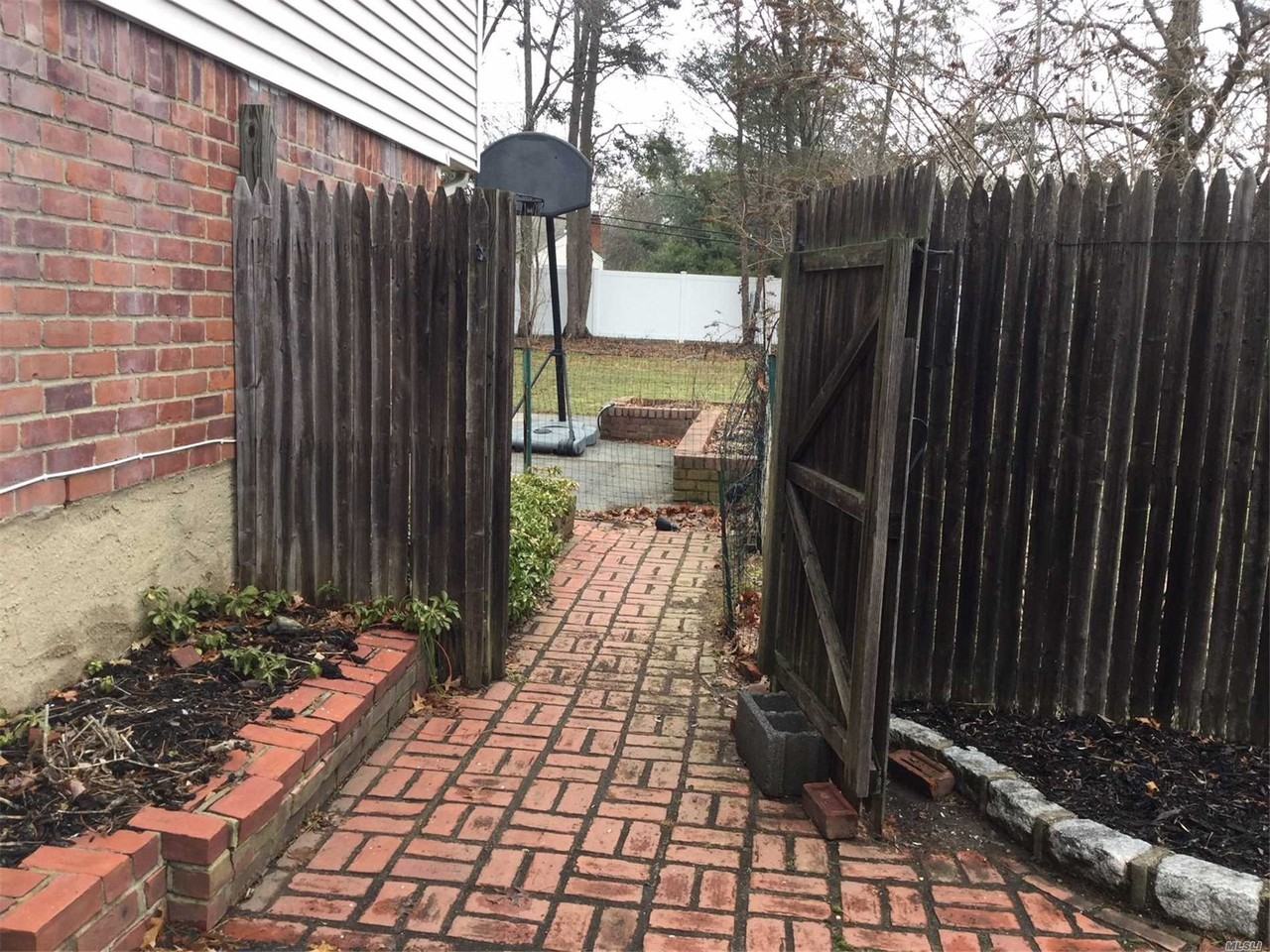 30 Middle Dr - Photo 2 of 13