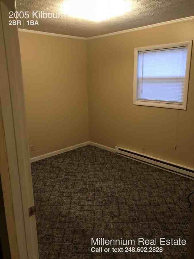 2005 Kilbourn Ave - Photo 3 of 6