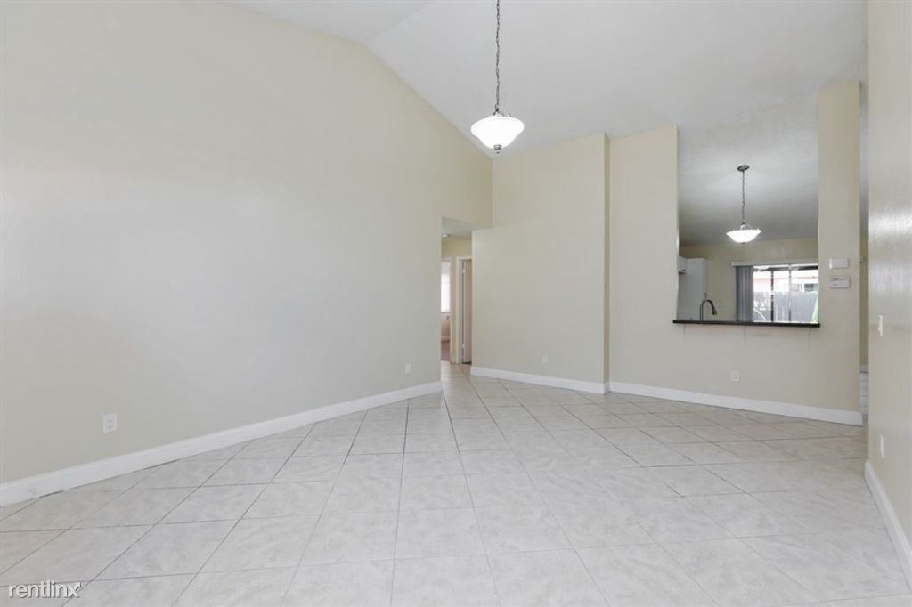 8601 SW 14th Ct - Photo 3 of 9