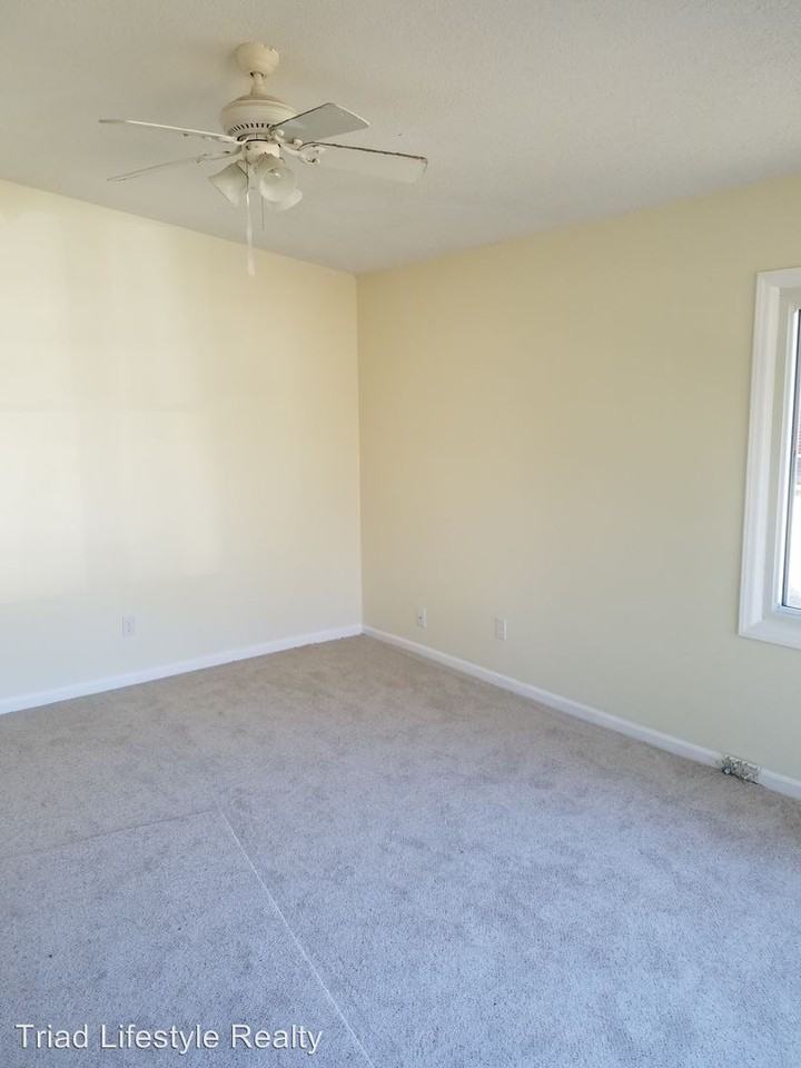 1202 Biltmore Ave - Photo 2 of 7