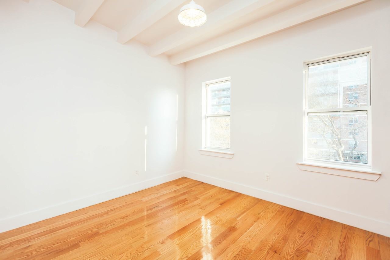 31 Montrose Avenue #30KU