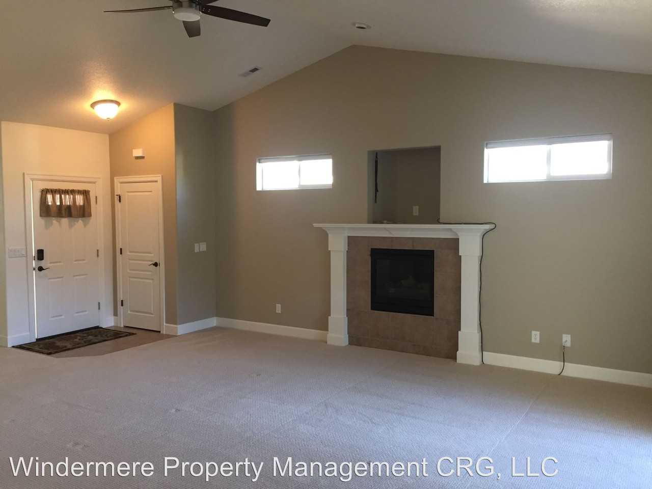 1204 Island Way - Photo 3 of 22