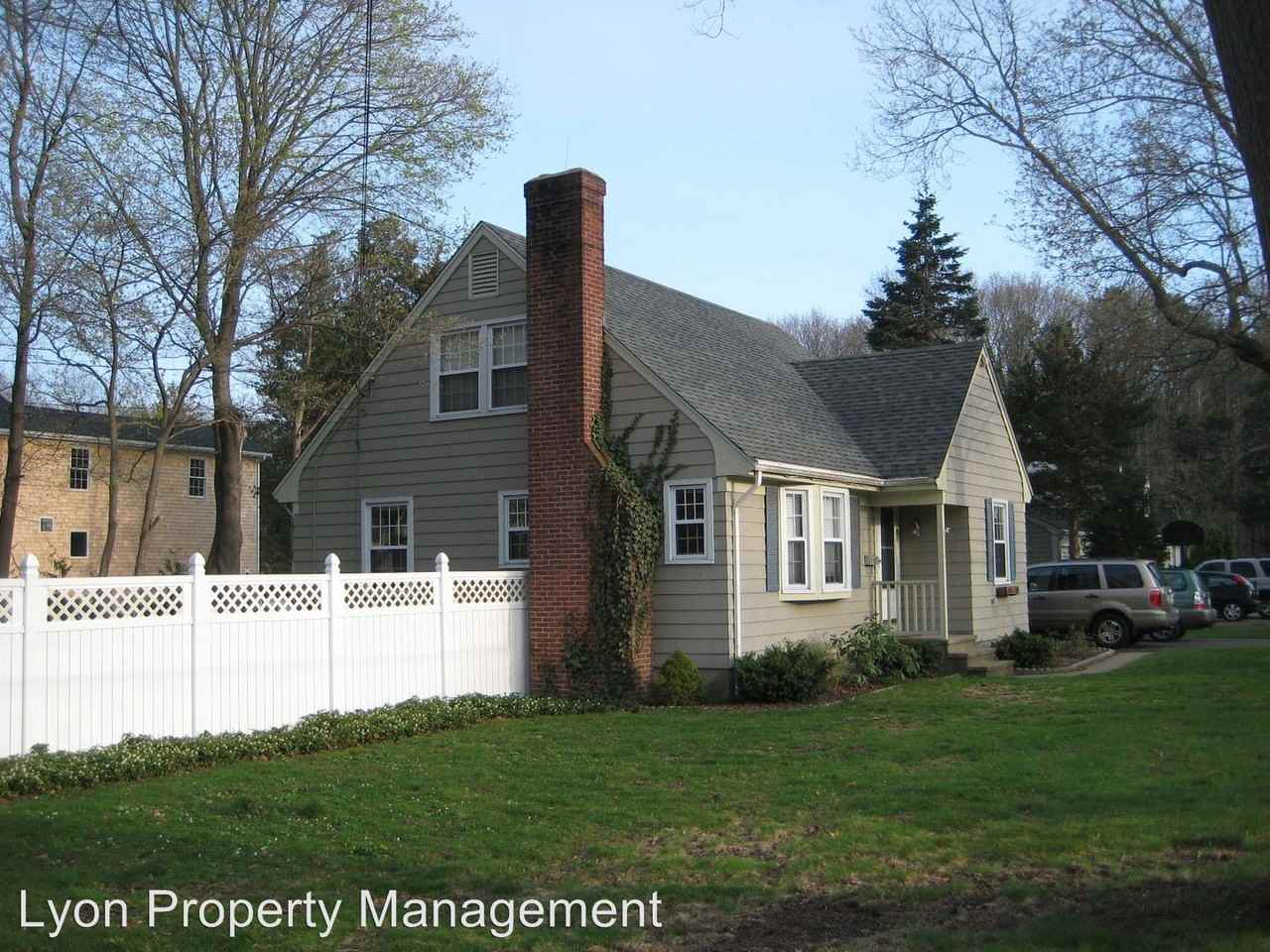134 Metropolitan Park Dr - Photo 2 of 9