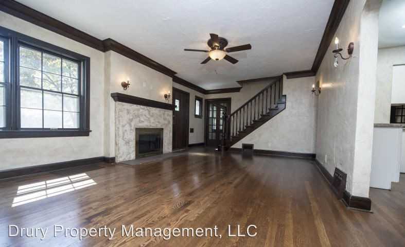 1139 E University St - Photo 2 of 18