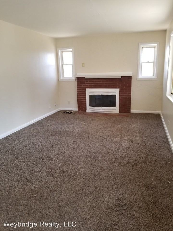 3272 Alpine Pl - Photo 2 of 8