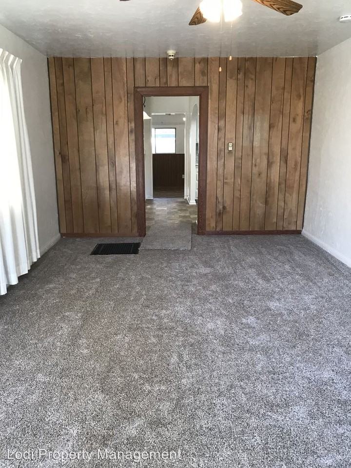 705 N Church St - Photo 2 of 17