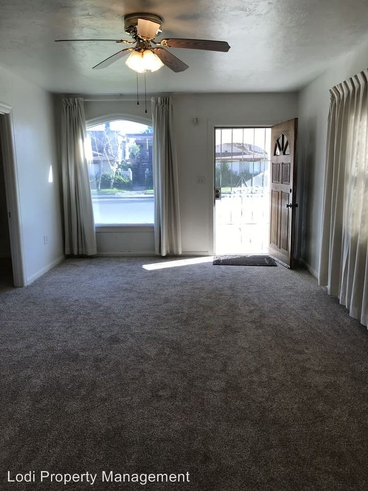 705 N Church St - Photo 3 of 17