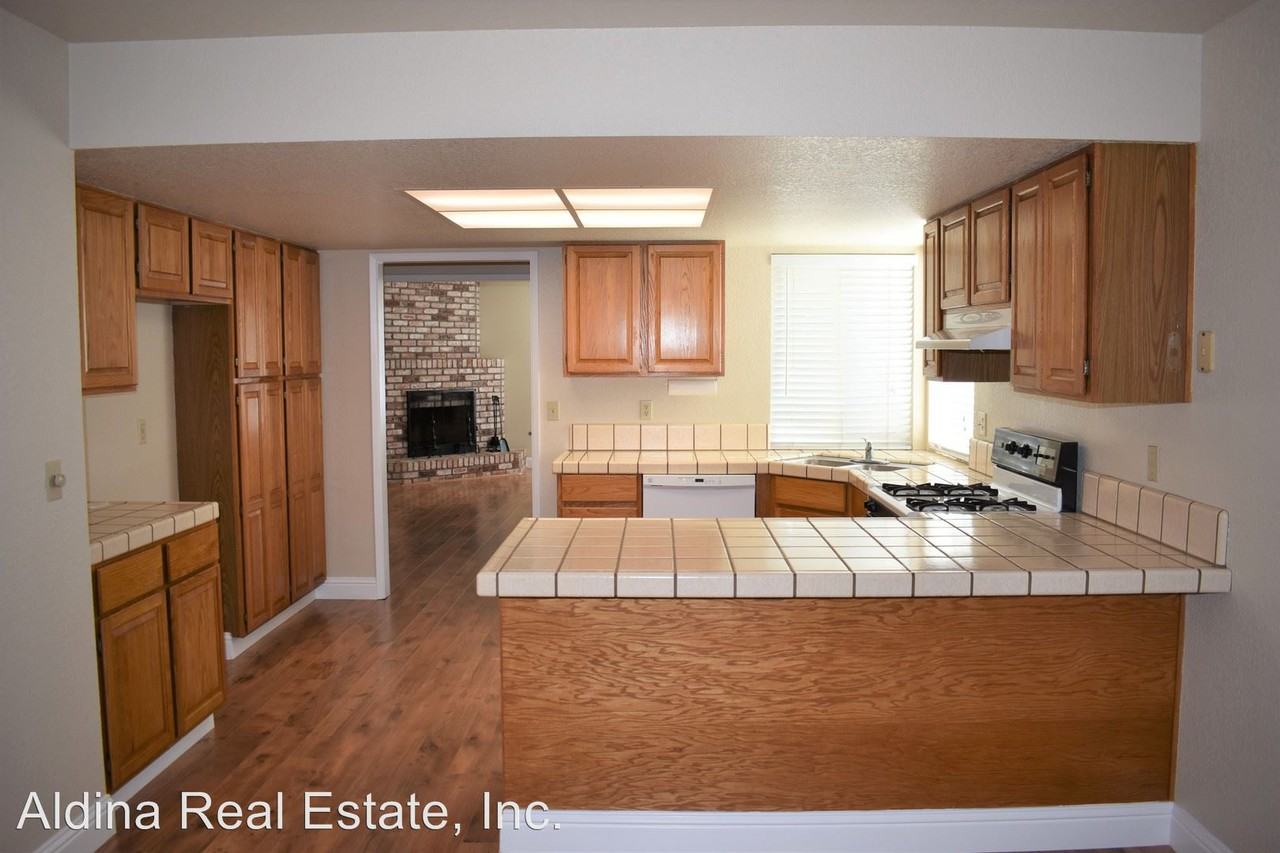 613 Cedar Dr - Photo 3 of 8