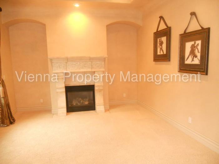 3710 Lindbrook Dr - Photo 2 of 40