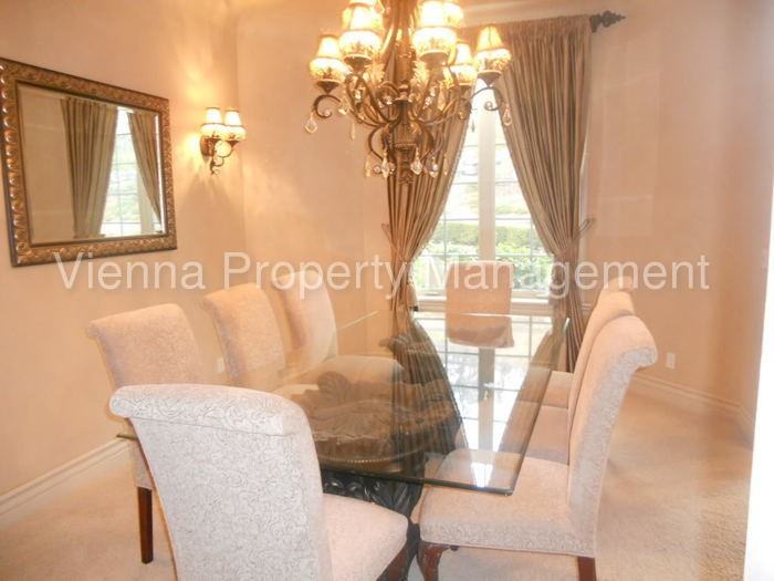 3710 Lindbrook Dr - Photo 3 of 40