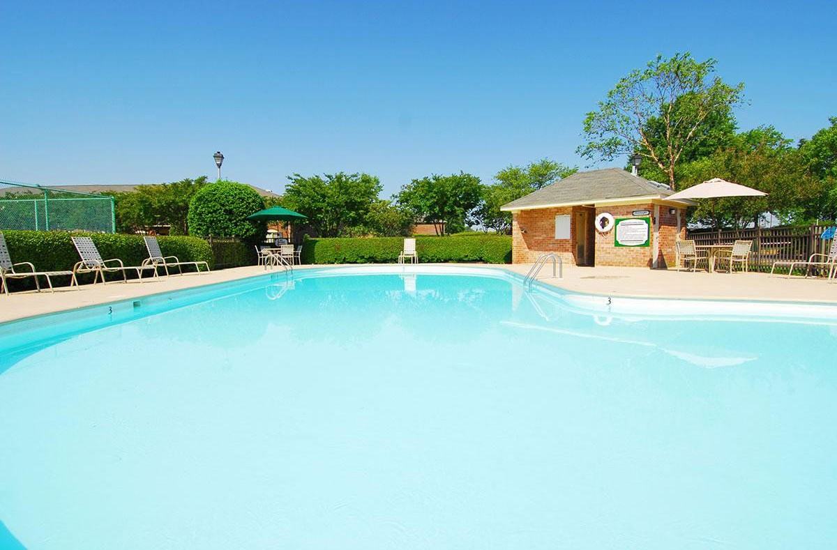 Waterford Apartments - Photo 2 of 8