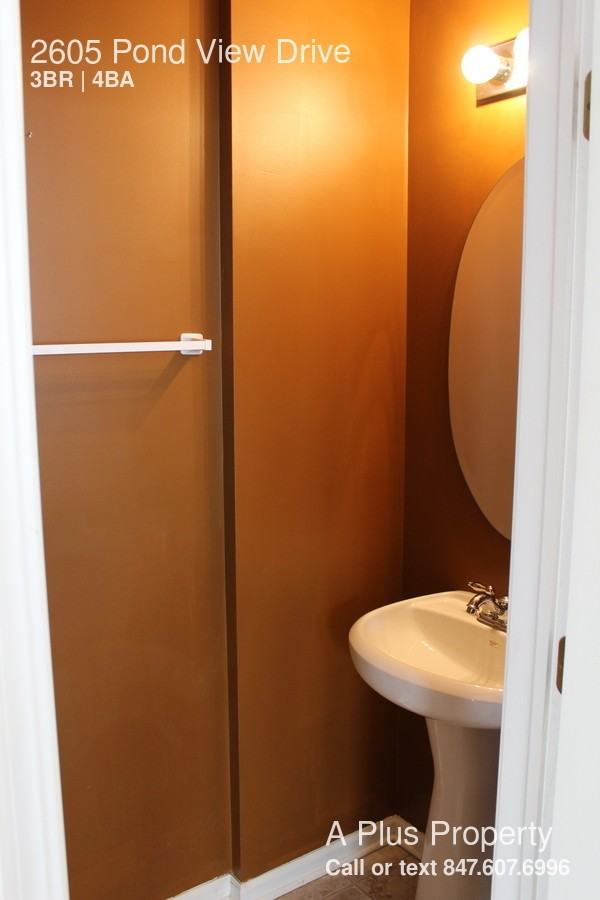 2605 Pond View Dr - Photo 3 of 28