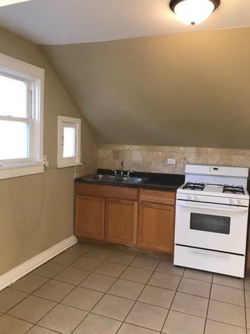 736 Superior St #B - Photo 2 of 7