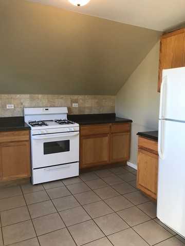 736 Superior St #B - Photo 3 of 7