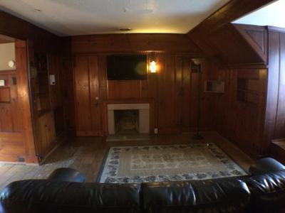 Dorn Mansion and Carriage House Apartments - Photo 3 of 6