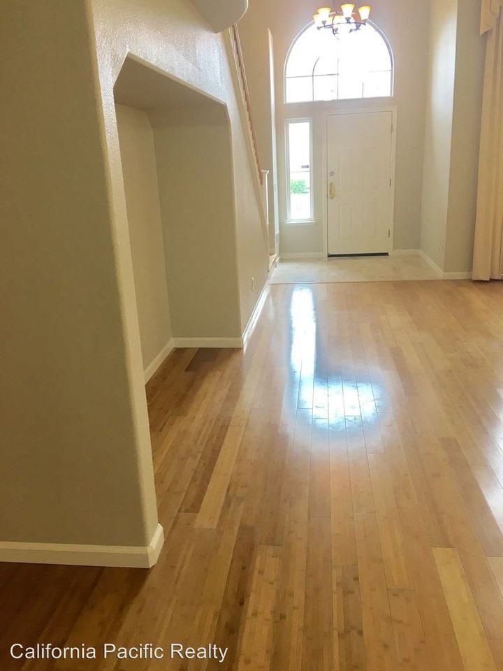 15668 Baypoint Ave - Photo 3 of 16