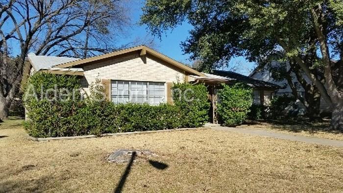 2101 Plymouth Rock Dr - Photo 2 of 29