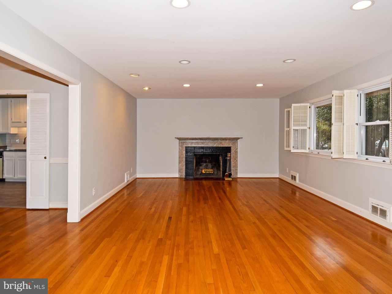 313 N Underwood St - Photo 3 of 30