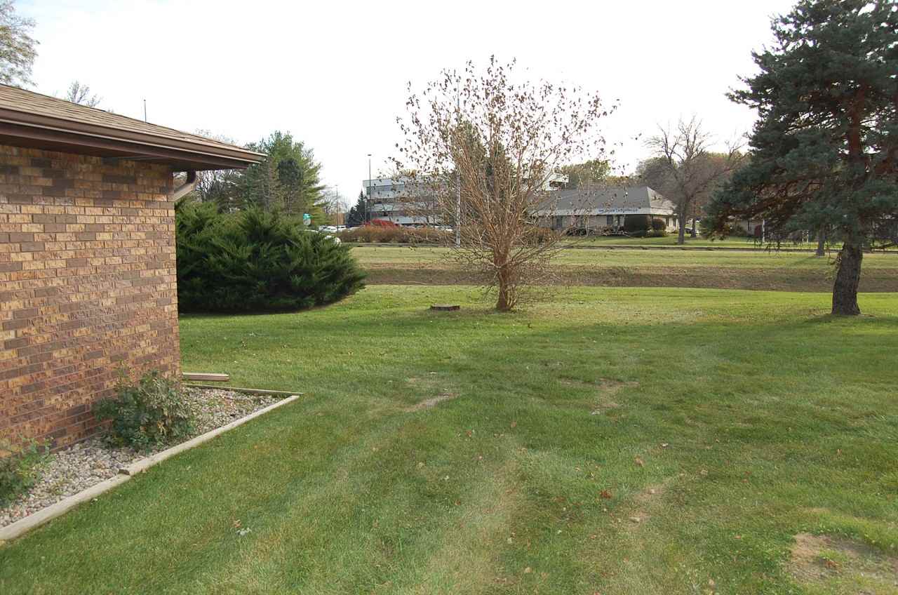 7601 West Rio Road - Photo 3 of 14