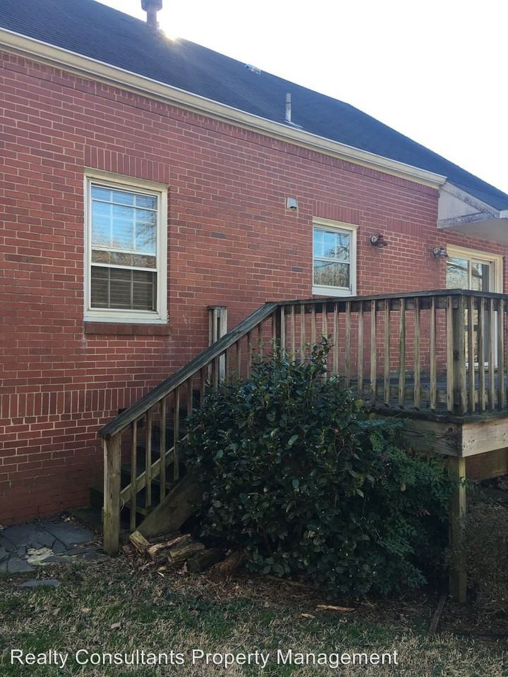 2640 Walker Ave - Photo 3 of 10