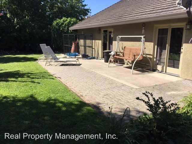1421 Spinnaker Dr - Photo 2 of 11