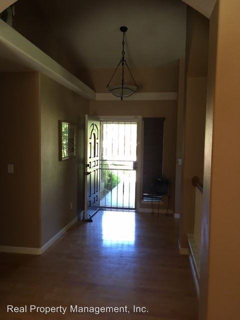 1421 Spinnaker Dr - Photo 3 of 11