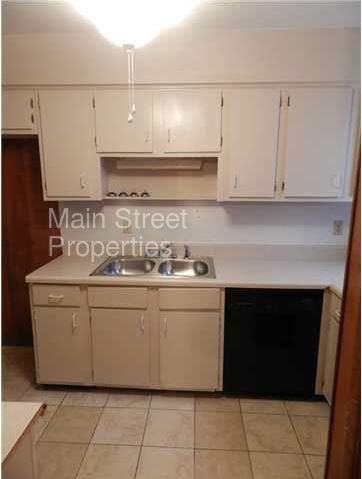 739 Boxwood Dr - Photo 2 of 15