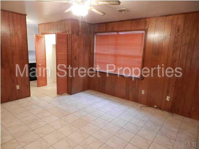 739 Boxwood Dr - Photo 3 of 15